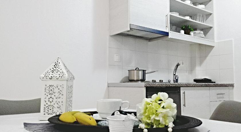 Crown Apartments Калівес Екстер'єр фото